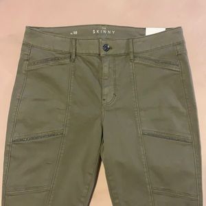 Brand new - Size 10. The Mid Rise Skinny Ankle. White House Black Market.